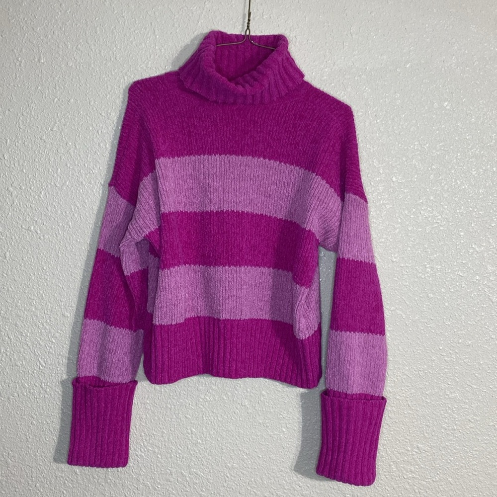 Pink Rose Turtleneck Cropped Sweater NWOT Size M